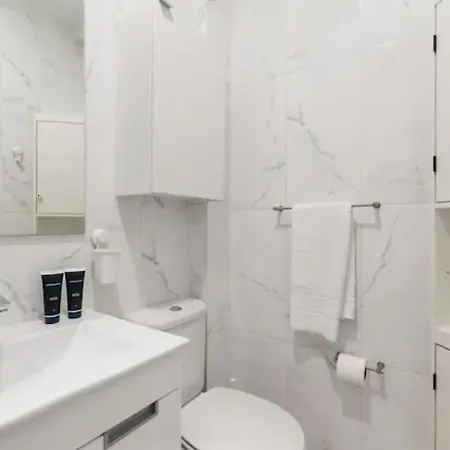 Beautiful 1 Bedroom Near Benfica Апартаменты Лиссабон