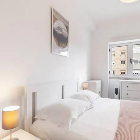 Beautiful 1 Bedroom Near Benfica Лиссабон