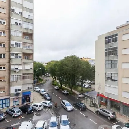 Beautiful 1 Bedroom Near Benfica * Lisboa