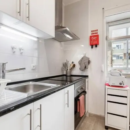 Apartment Beautiful 1 Bedroom Near Benfica