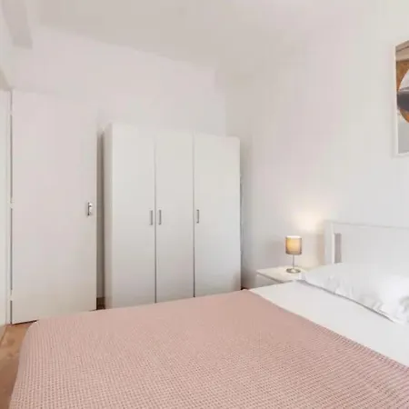 Beautiful 1 Bedroom Near Benfica