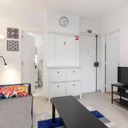 Beautiful 1 Bedroom Near Benfica ליסבון