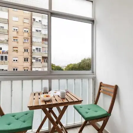 Beautiful 1 Bedroom Near Benfica ליסבון